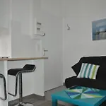 Studio lumineux Intra-muros à 2 pas de la plage.