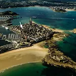 Studio lumineux Intra-muros à 2 pas de la plage.